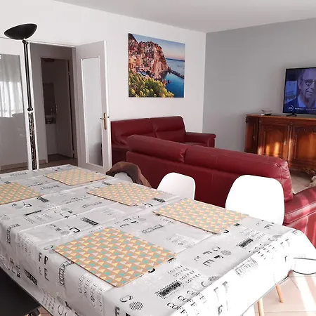 Spacieux Et Lumineux T5 Avec 4 Chambres, Au Centre-ville De Mulhouse, Grand Balcon, Grand Ecran Plat Mulhouse
