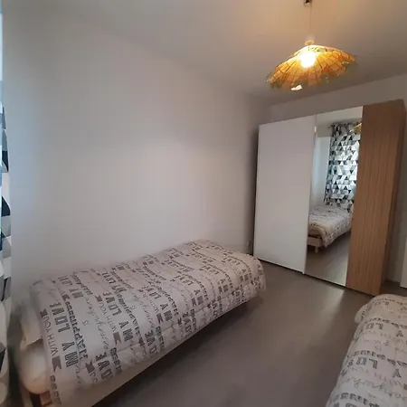 Spacieux Et Lumineux T5 Avec 4 Chambres, Au Centre-ville De Mulhouse, Grand Balcon, Grand écran Plat Mulhouse