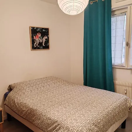Spacieux Et Lumineux T5 Avec 4 Chambres, Au Centre-ville De Mulhouse, Grand Balcon, Grand Ecran Plat Apartment Mulhouse