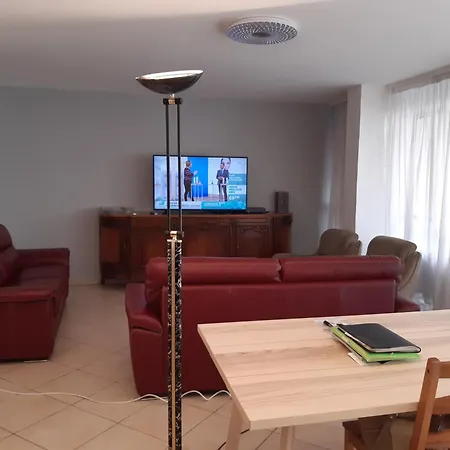 Spacieux Et Lumineux T5 Avec 4 Chambres, Au Centre-ville De Mulhouse, Grand Balcon, Grand écran Plat *