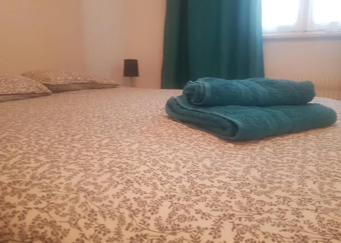 Spacieux Et Lumineux T5 Avec 4 Chambres, Au Centre-ville De Mulhouse, Grand Balcon, Grand écran Plat * Mulhouse