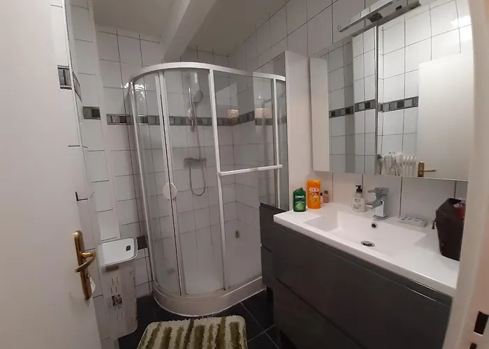 Spacieux Et Lumineux T5 Avec 4 Chambres, Au Centre-ville De Mulhouse, Grand Balcon, Grand écran Plat Appartamento