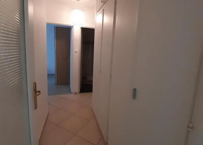 Spacieux Et Lumineux T5 Avec 4 Chambres, Au Centre-ville De Mulhouse, Grand Balcon, Grand écran Plat *