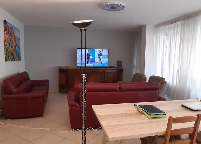 Spacieux Et Lumineux T5 Avec 4 Chambres, Au Centre-ville De Mulhouse, Grand Balcon, Grand écran Plat *